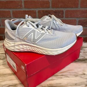 New Balance Fresh Foam Arishi V4 - Running Sneakers - Women’s 8.5 Wide, Grey